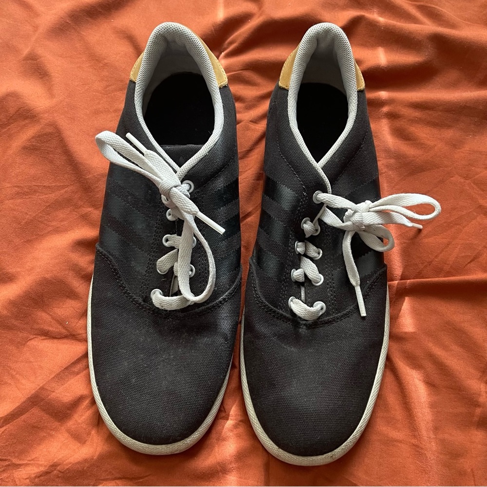 Adidas Sneakers